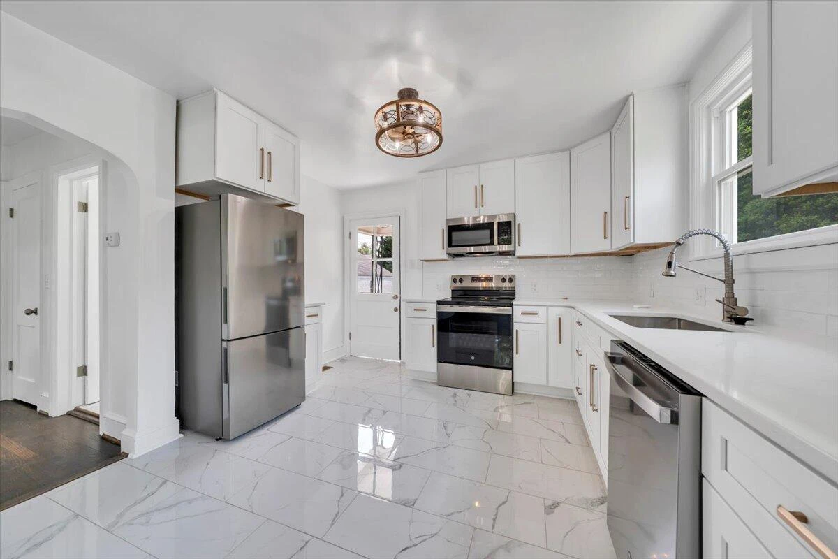 3625 Poplar DR - Photo 16