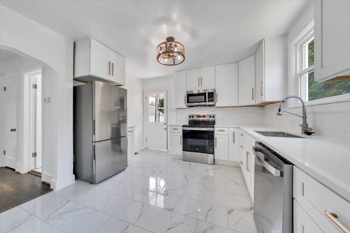 3625 Poplar DR - Photo 17