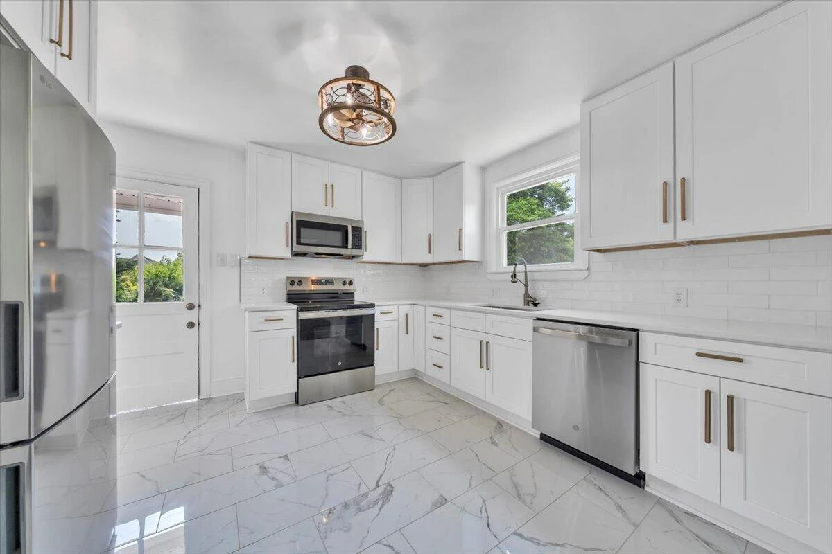 3625 Poplar DR - Photo 18