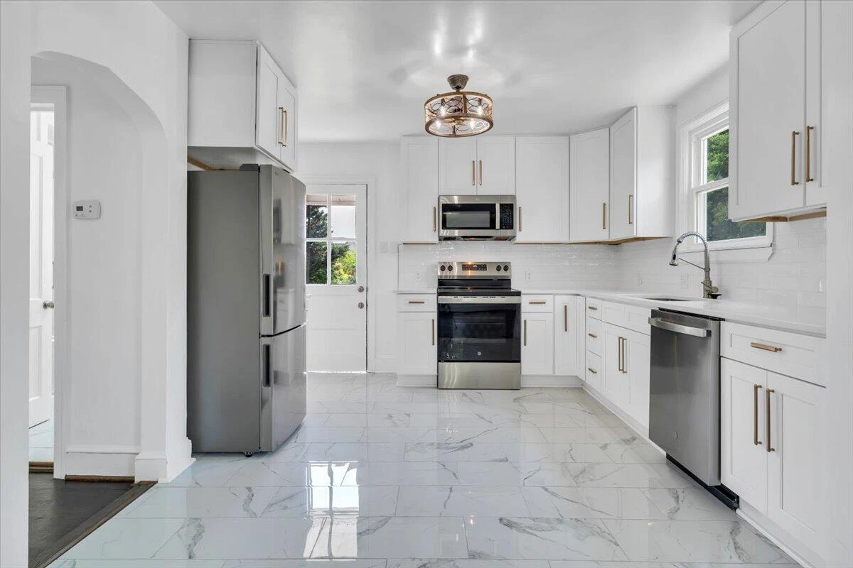 3625 Poplar DR - Photo 19