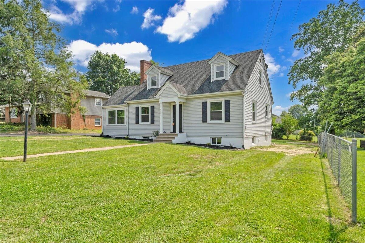 3625 Poplar DR - Photo 2