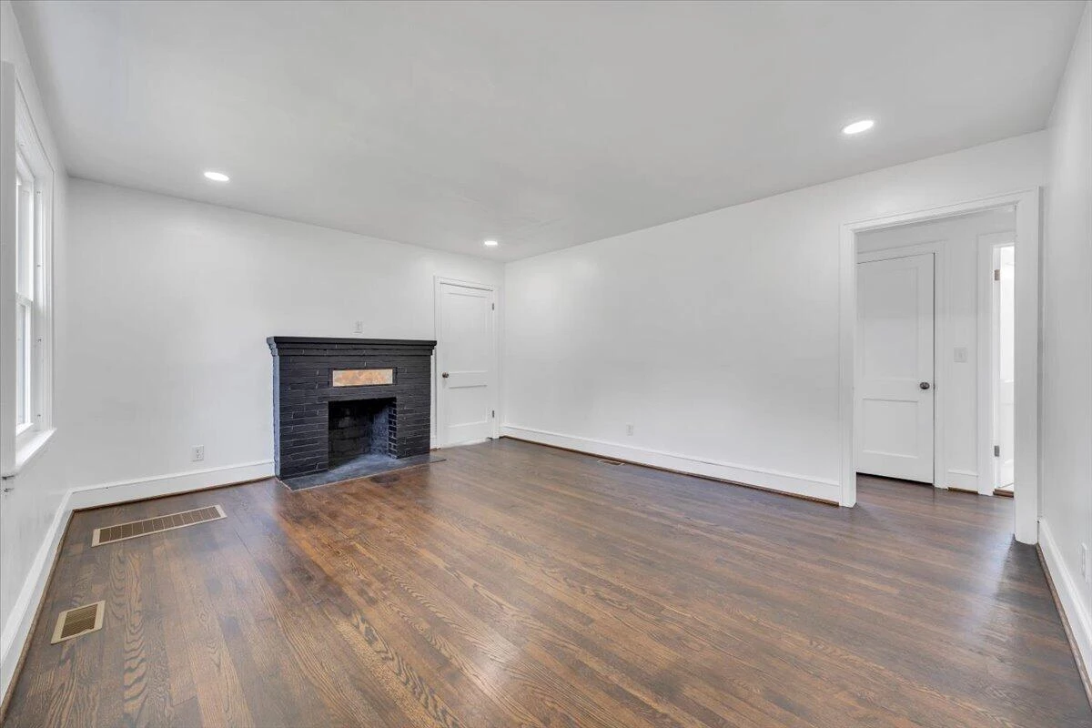 3625 Poplar DR - Photo 3