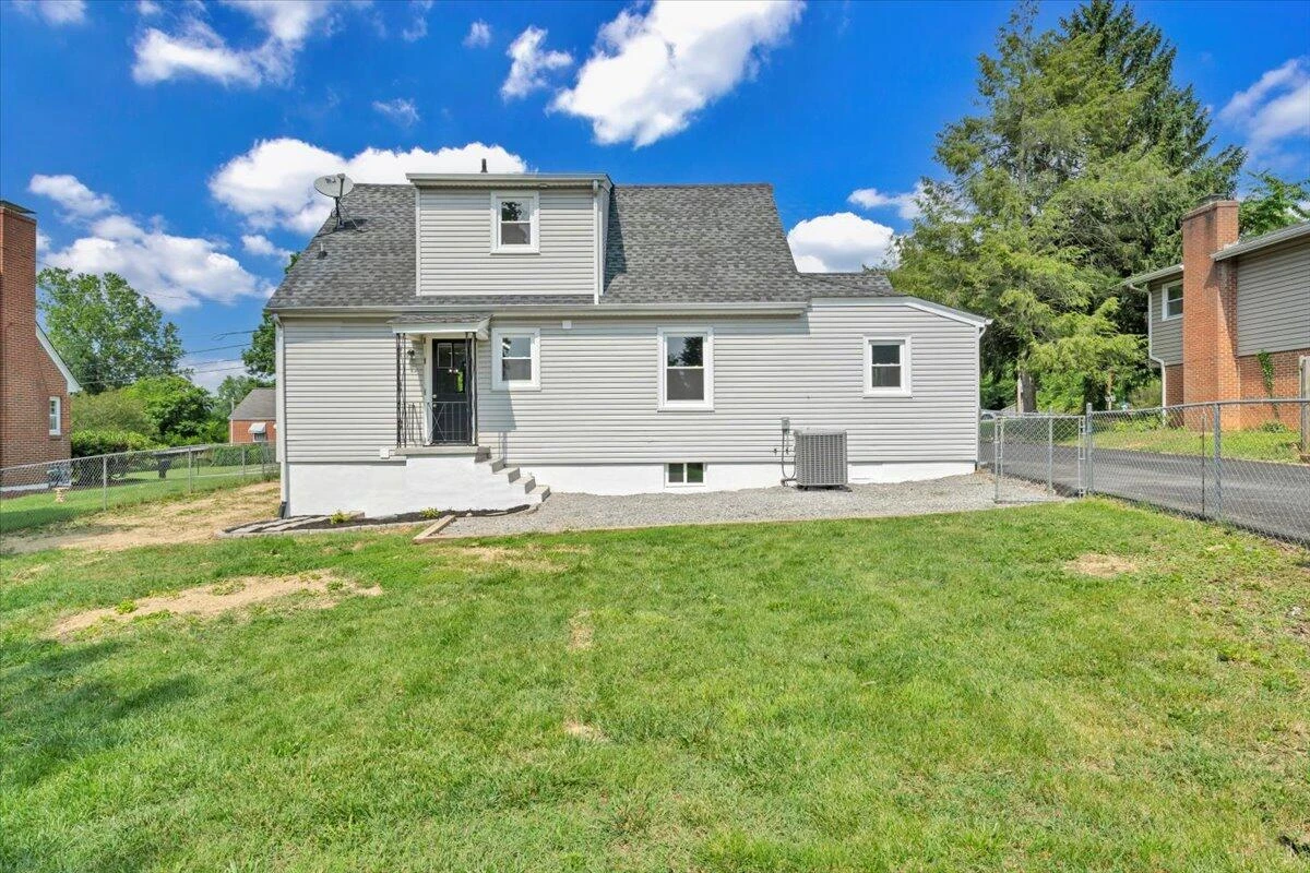 3625 Poplar DR - Photo 31