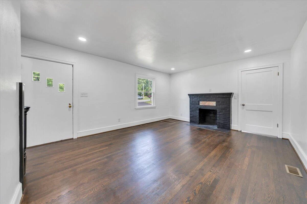 3625 Poplar DR - Photo 5