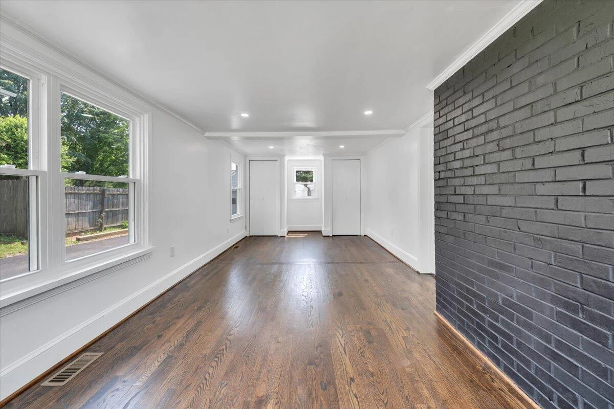 3625 Poplar DR - Photo 6
