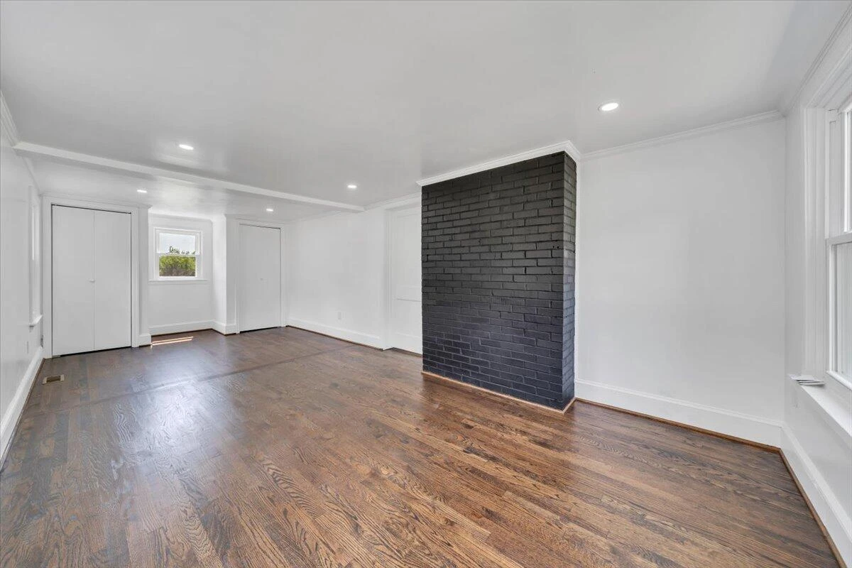 3625 Poplar DR - Photo 7