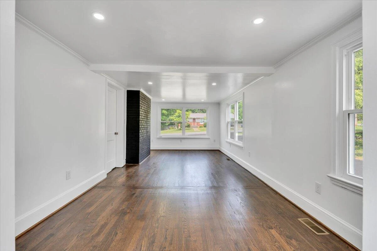 3625 Poplar DR - Photo 8
