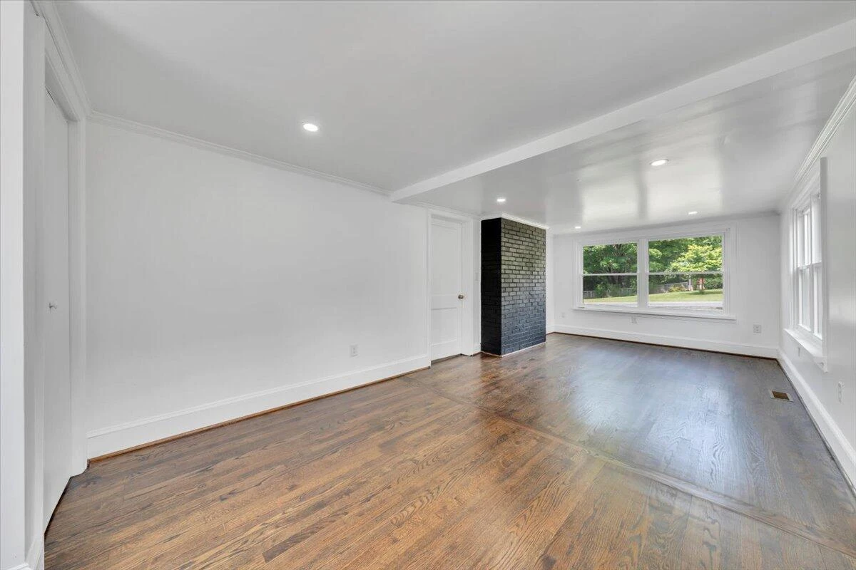 3625 Poplar DR - Photo 9