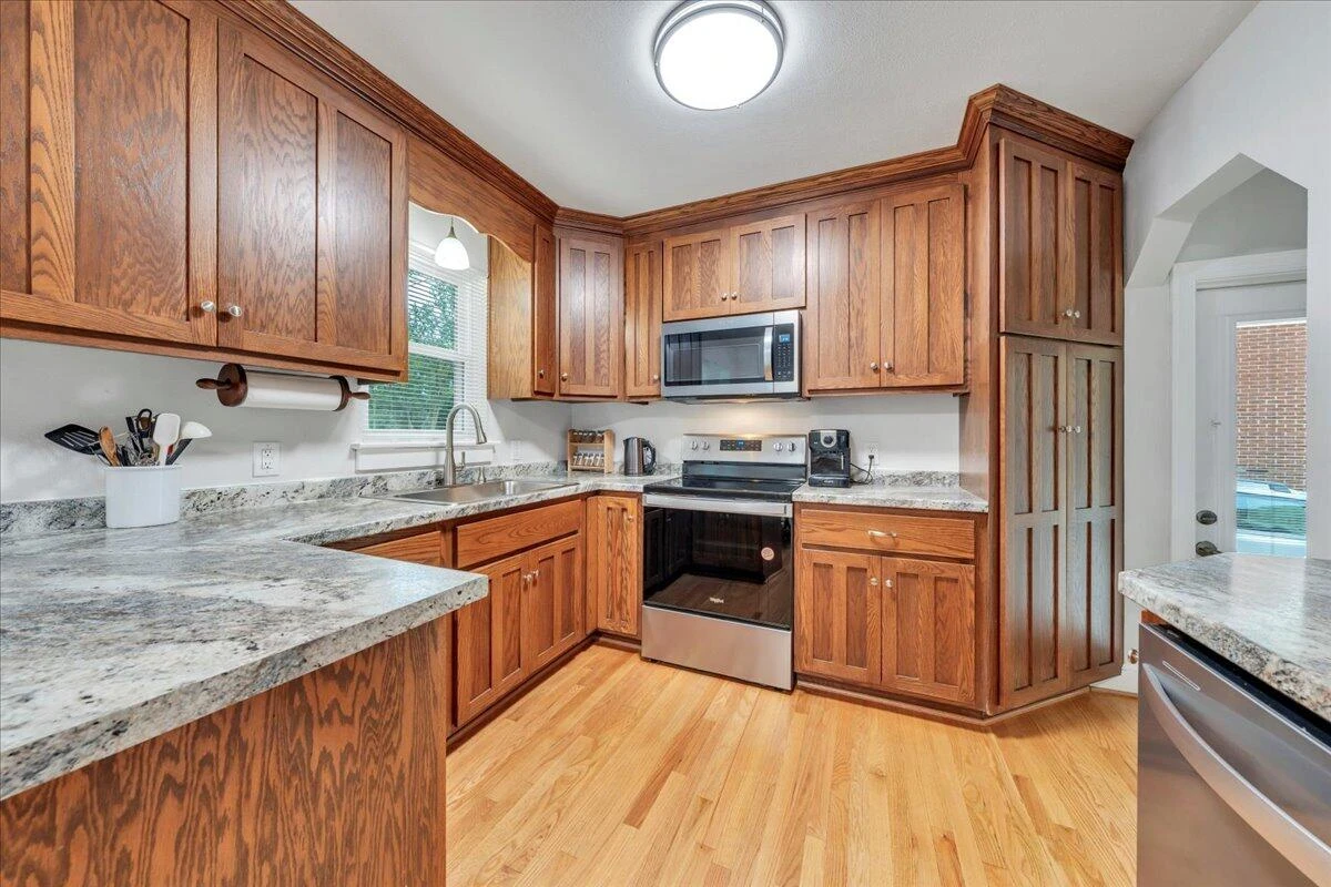 2324 Howard RD - Photo 19