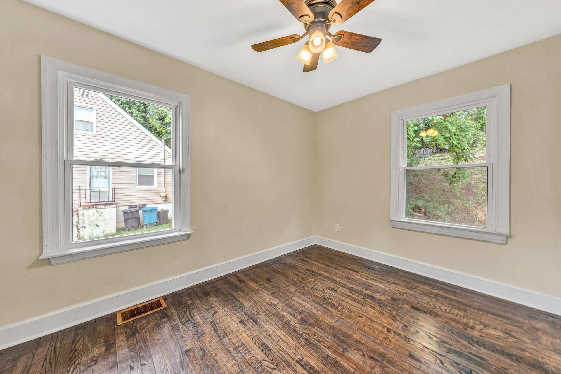 2752 Lansing DR - Photo 11