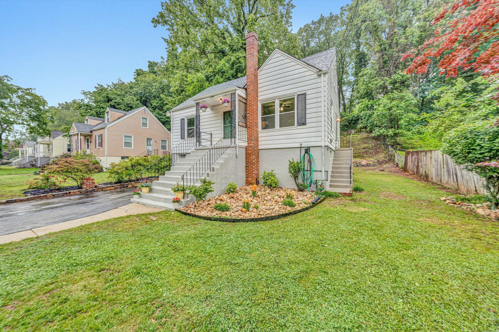 2752 Lansing DR - Photo 2