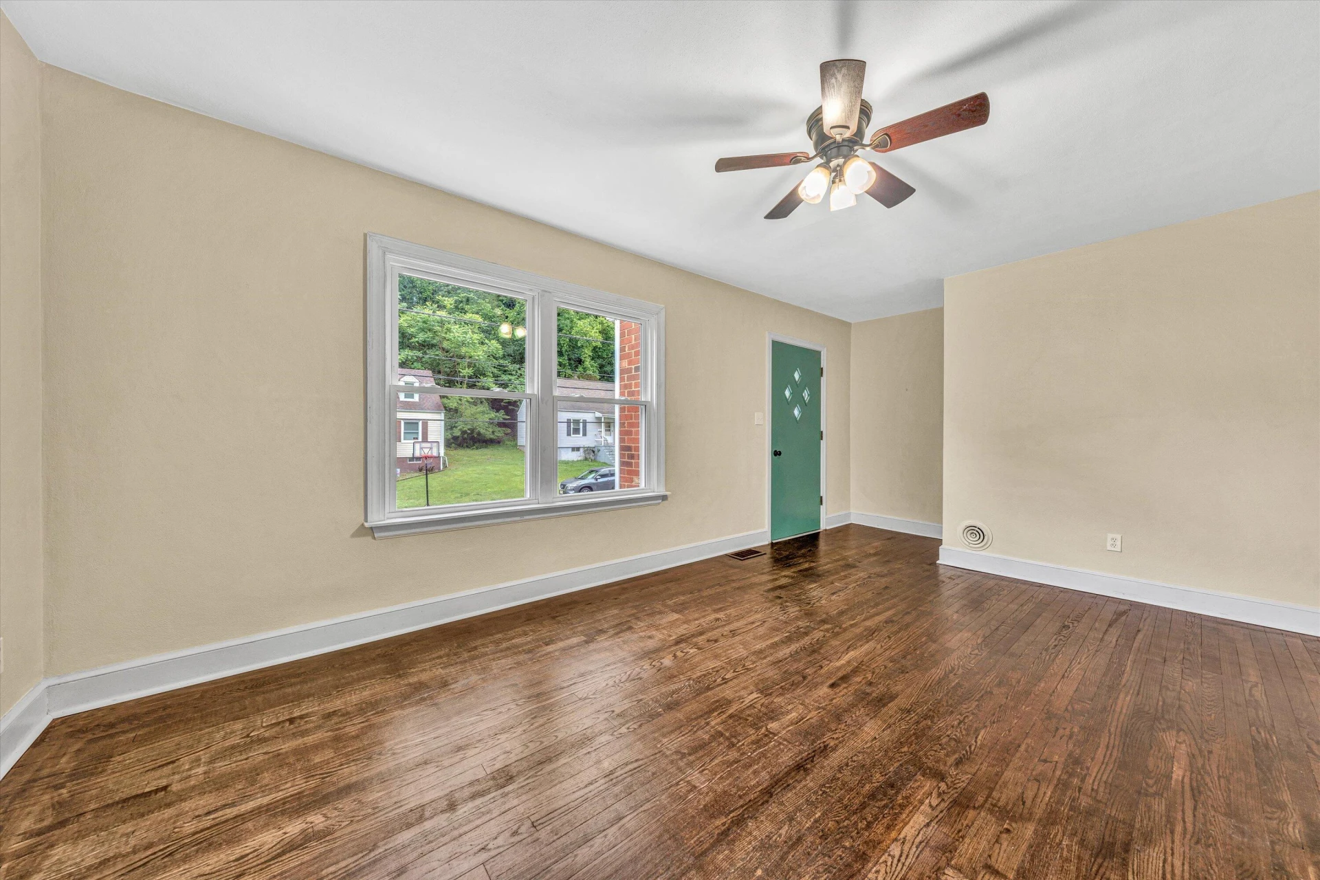 2752 Lansing DR - Photo 5