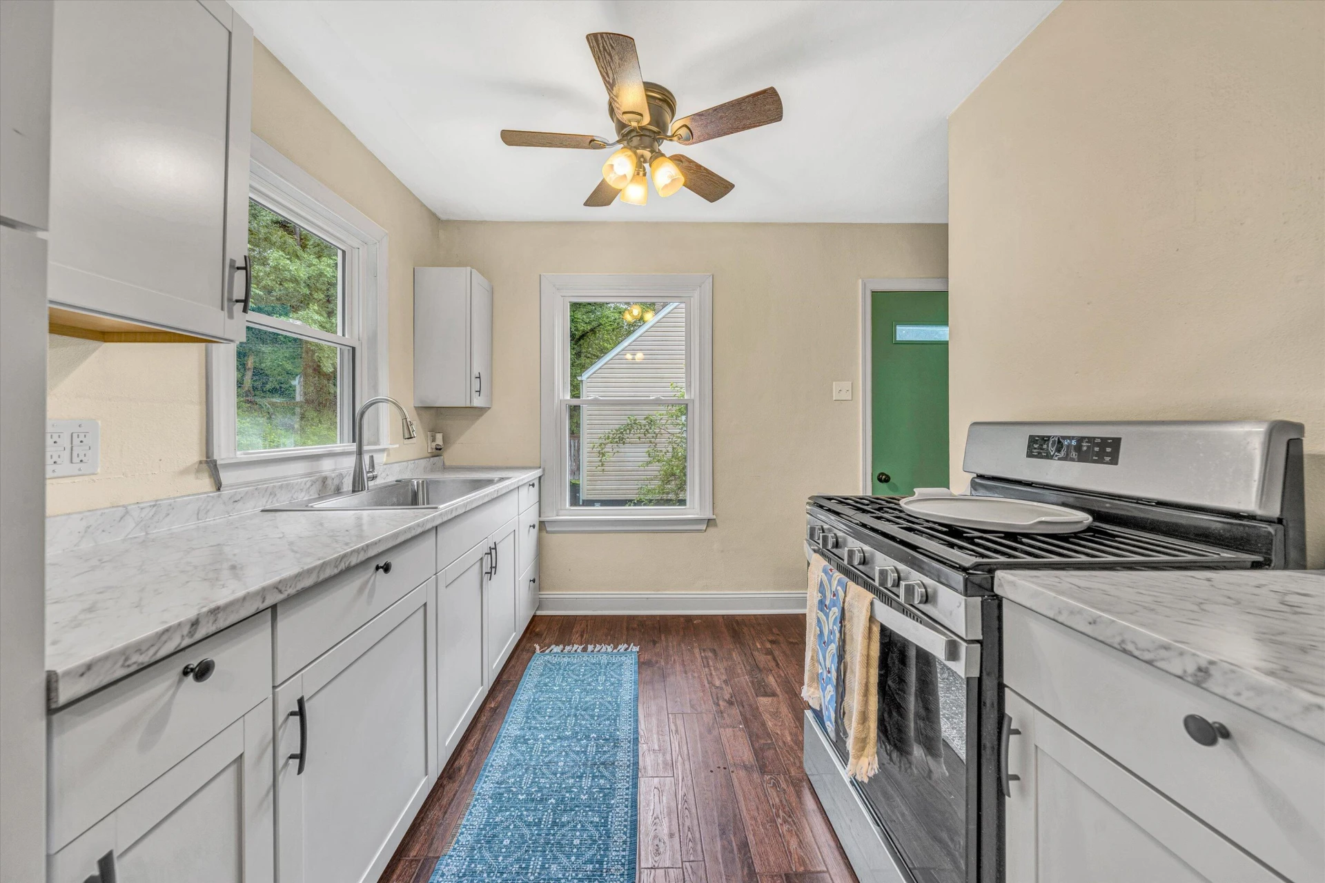 2752 Lansing DR - Photo 7