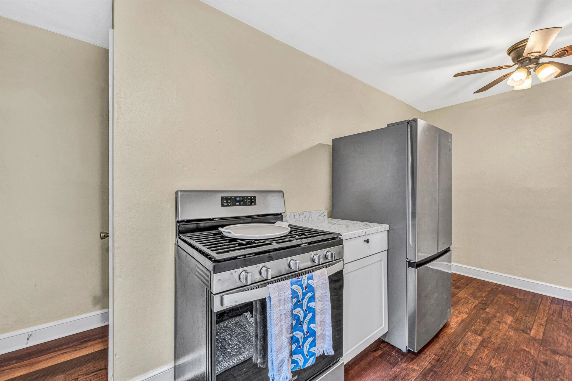 2752 Lansing DR - Photo 9