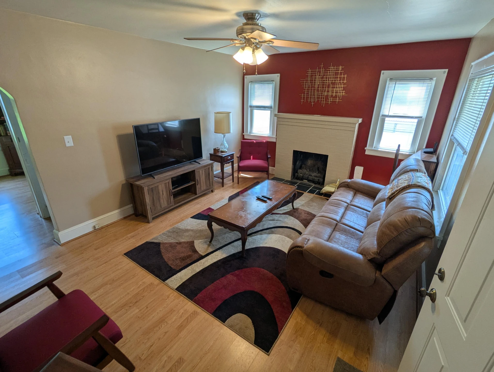 3111 Hillcrest AVE - Photo 2