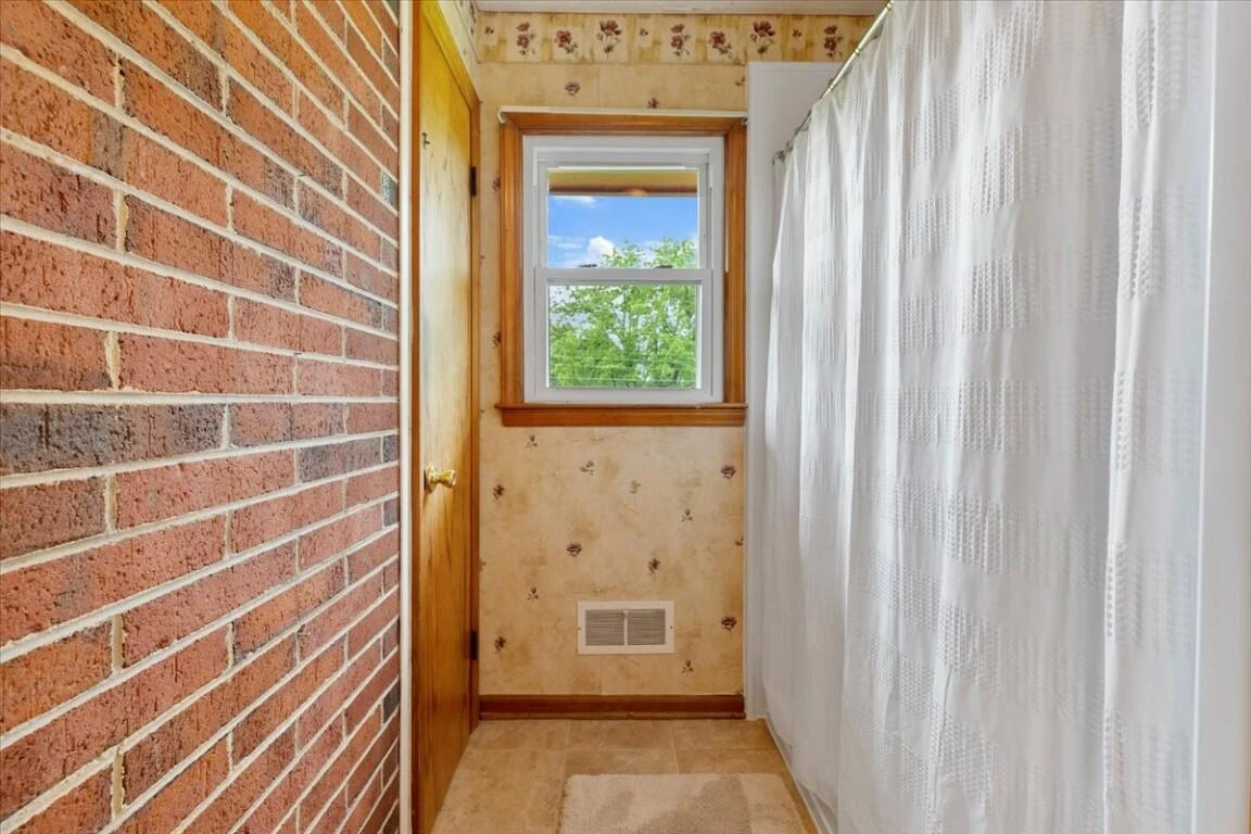 5496 Stuart ST - Photo 36