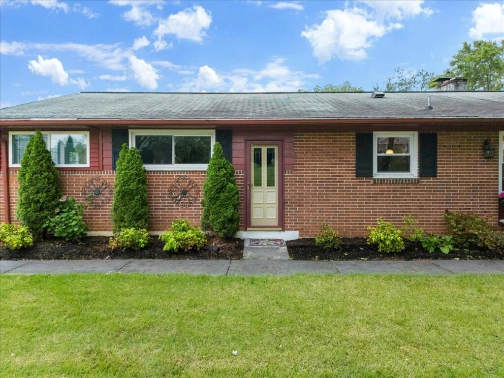 5496 Stuart ST - Photo 4