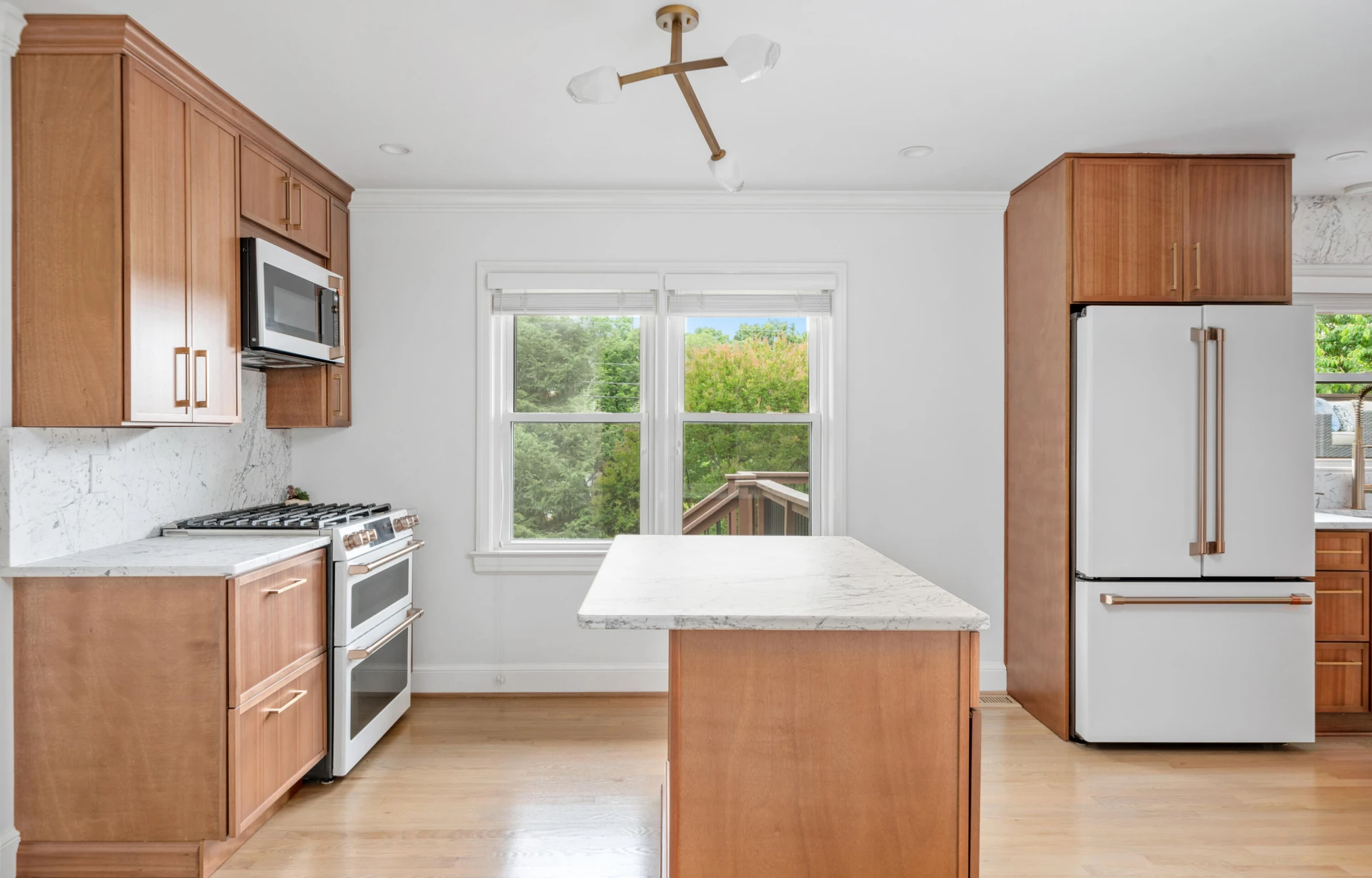 2561 Inglewood RD - Photo 6
