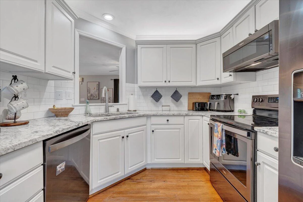 828 Ray ST - Photo 21