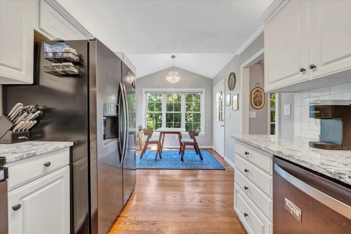 828 Ray ST - Photo 22