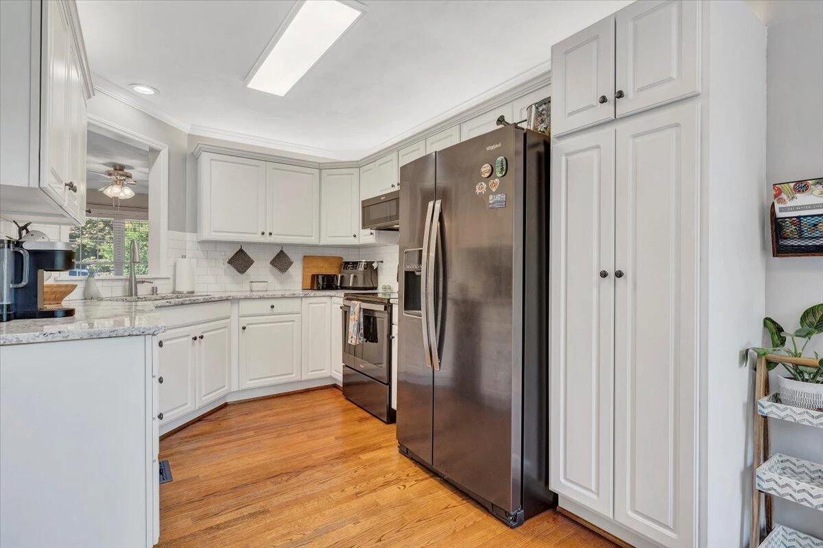 828 Ray ST - Photo 26