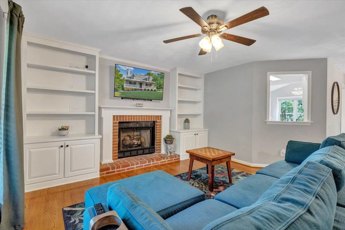 828 Ray ST - Photo 9