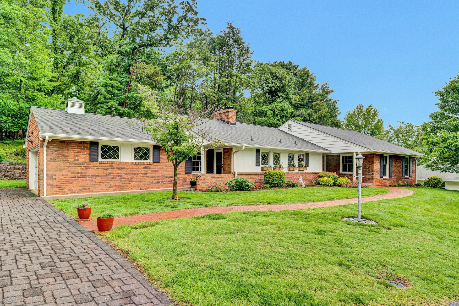 2517 Sprucewood RD - Photo 2