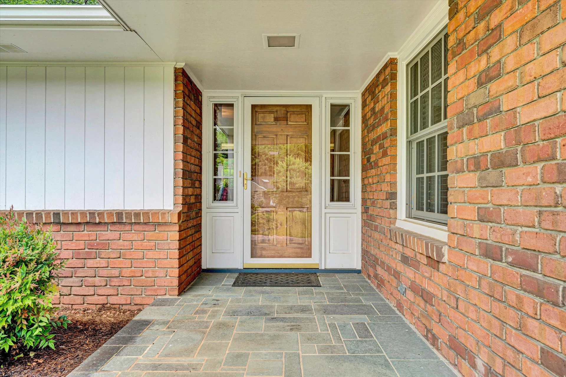 2517 Sprucewood RD - Photo 4