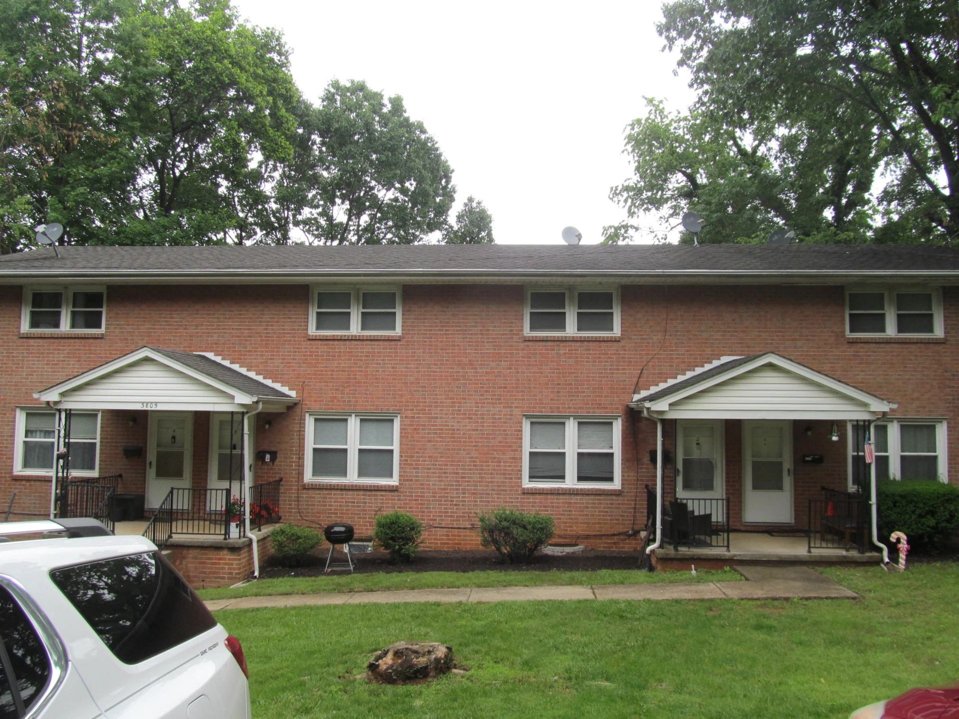 3805 Grandview AVE - Photo 2