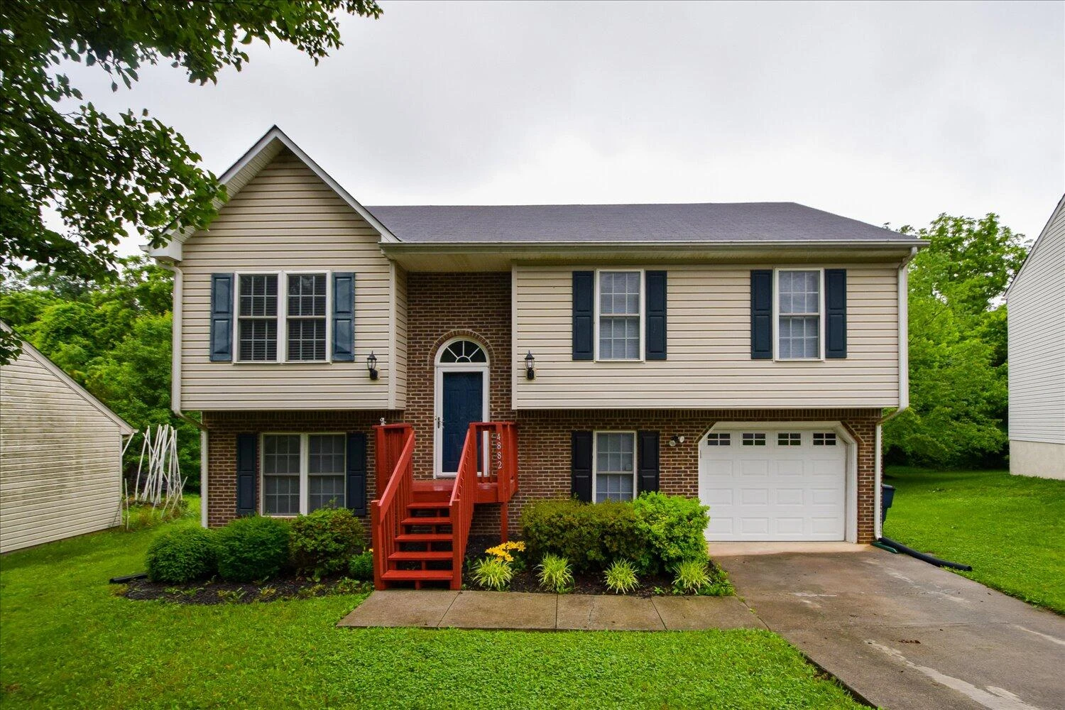 4882 Horseman DR