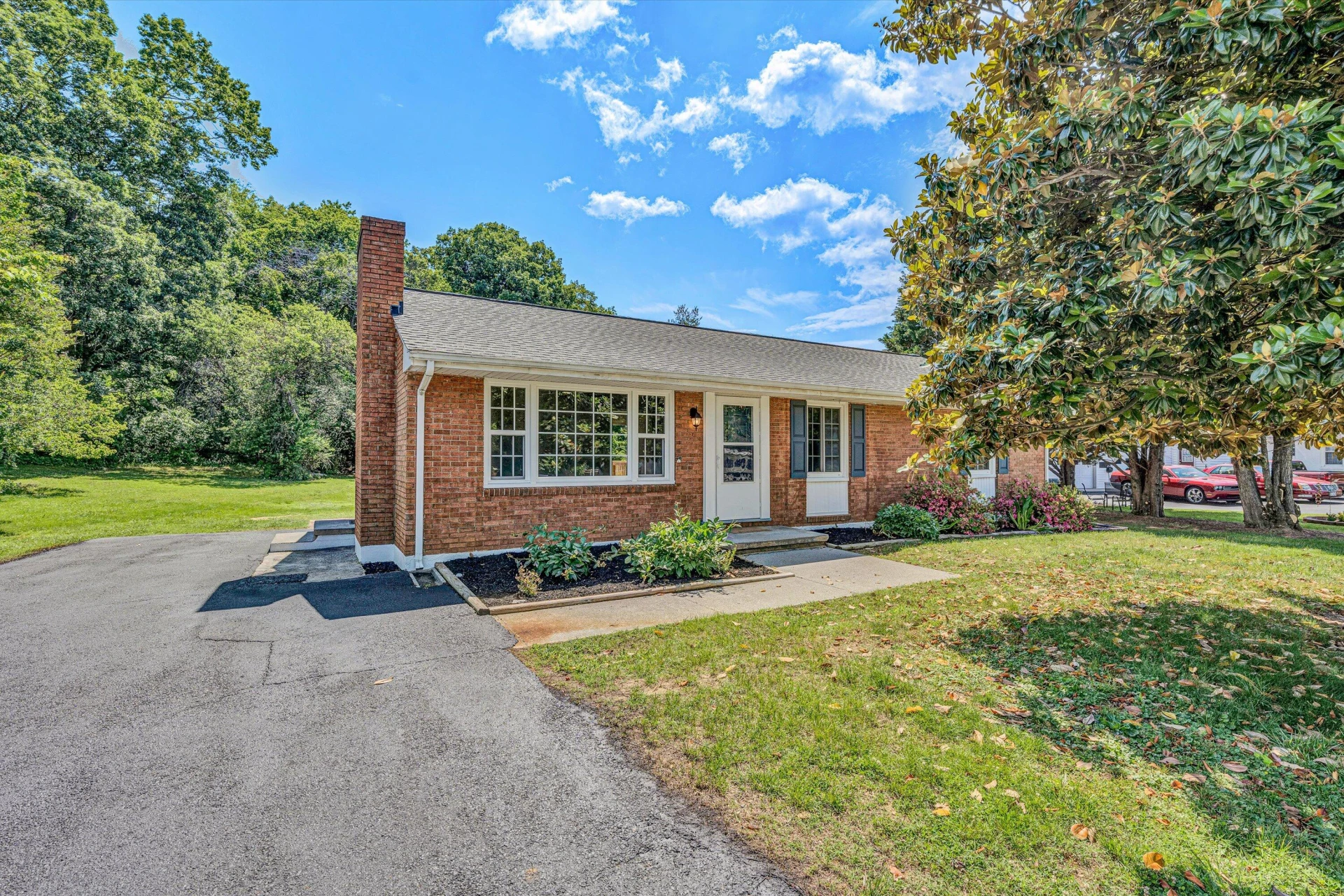 4566 Girard DR