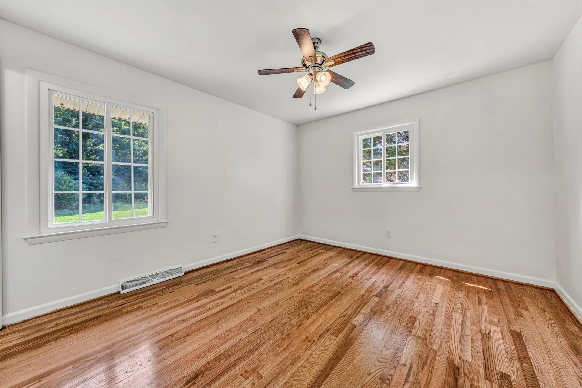 4566 Girard DR - Photo 13