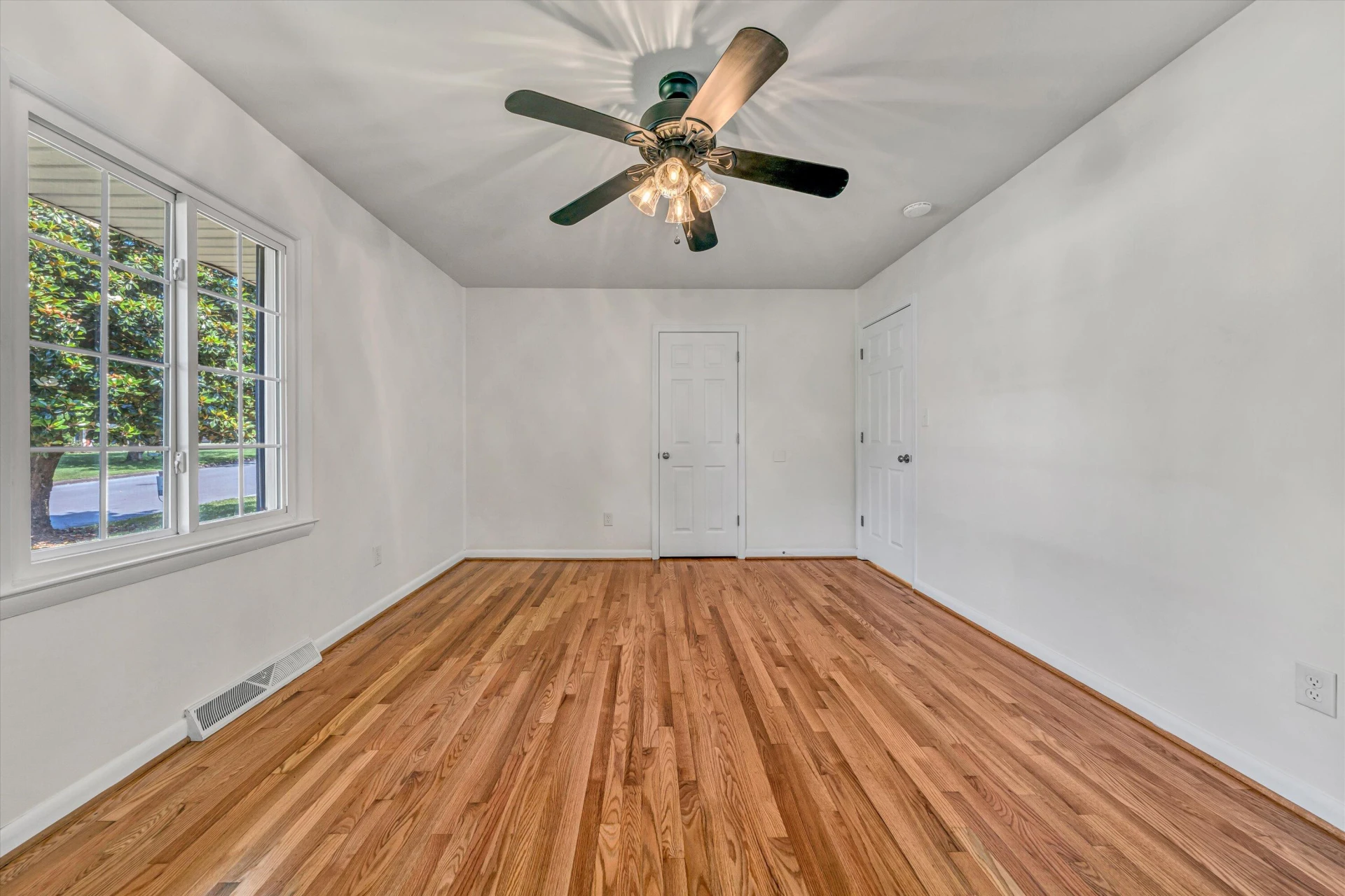 4566 Girard DR - Photo 17