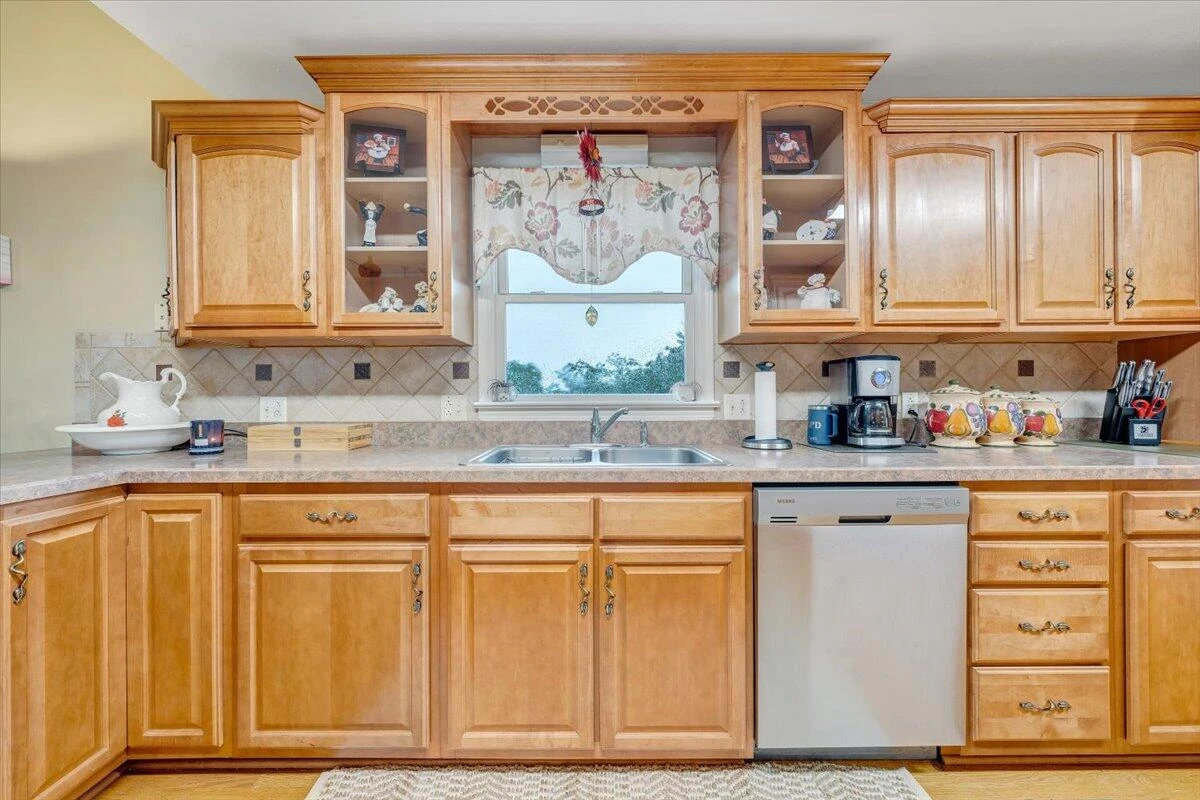 1341 Johnsbury CT - Photo 12