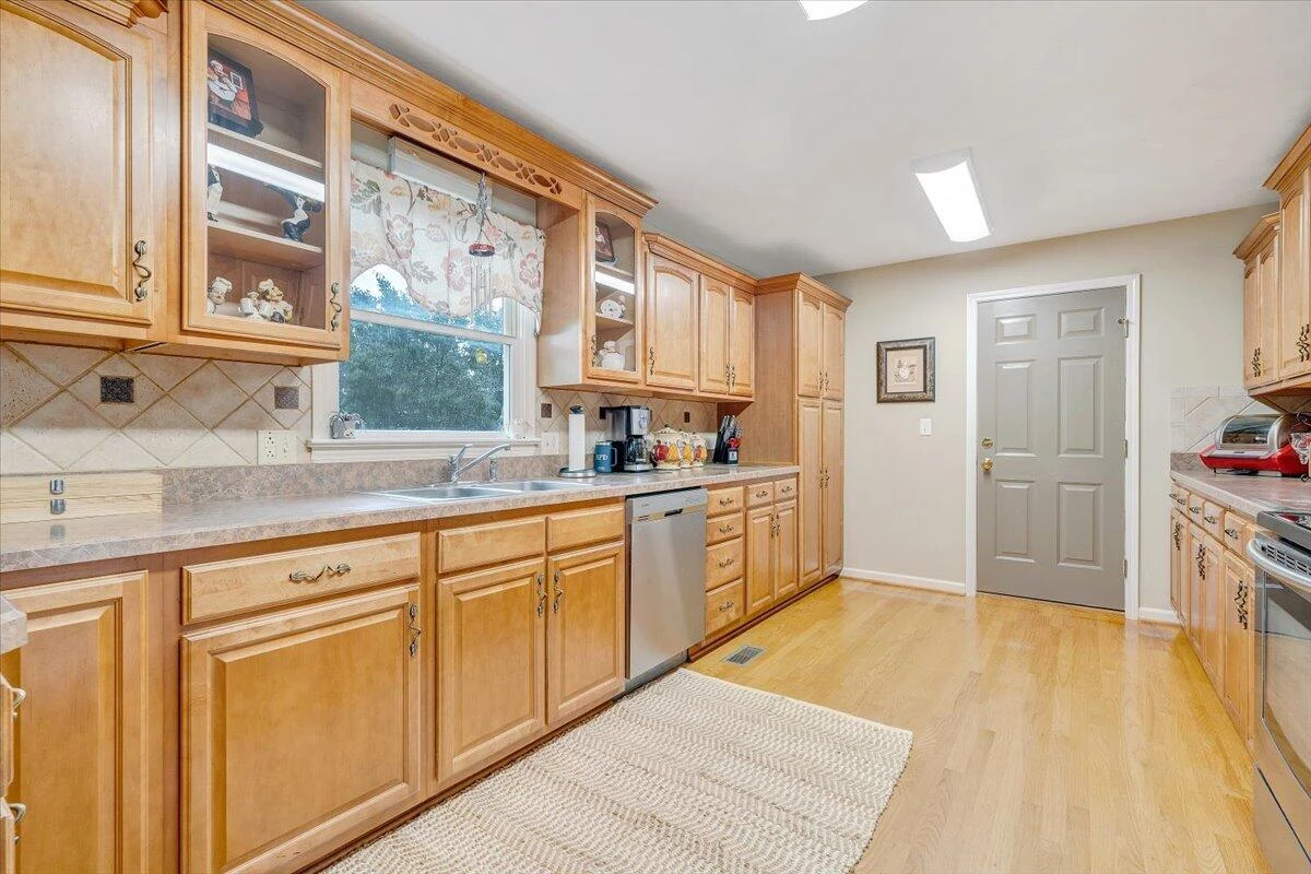 1341 Johnsbury CT - Photo 18
