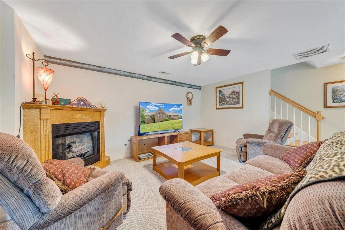 1341 Johnsbury CT - Photo 24