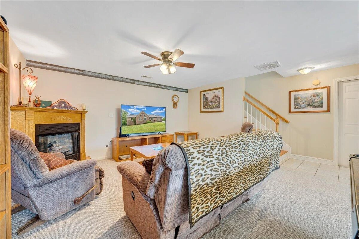 1341 Johnsbury CT - Photo 25