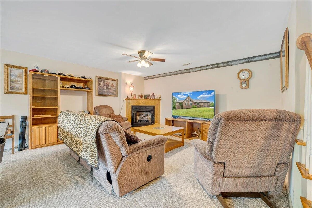 1341 Johnsbury CT - Photo 26