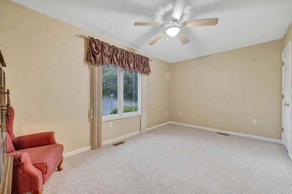 1341 Johnsbury CT - Photo 28