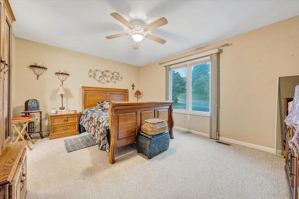 1341 Johnsbury CT - Photo 31