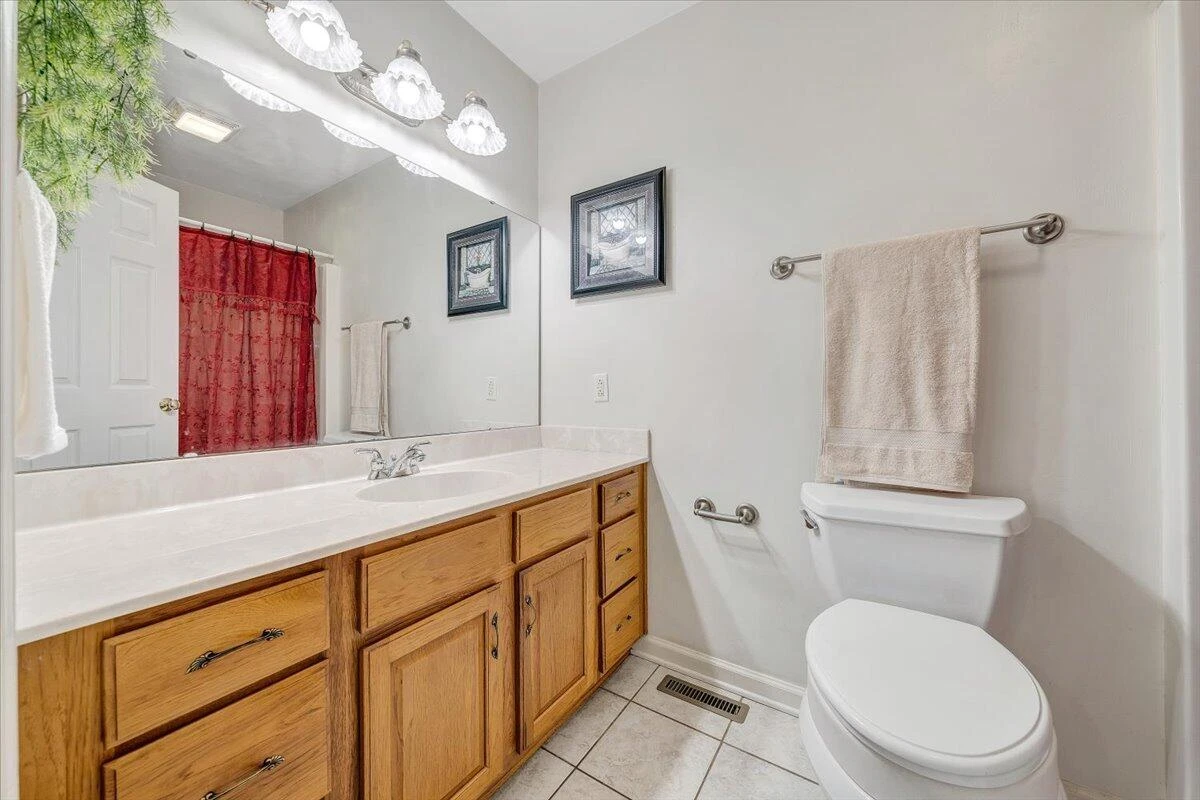 1341 Johnsbury CT - Photo 33