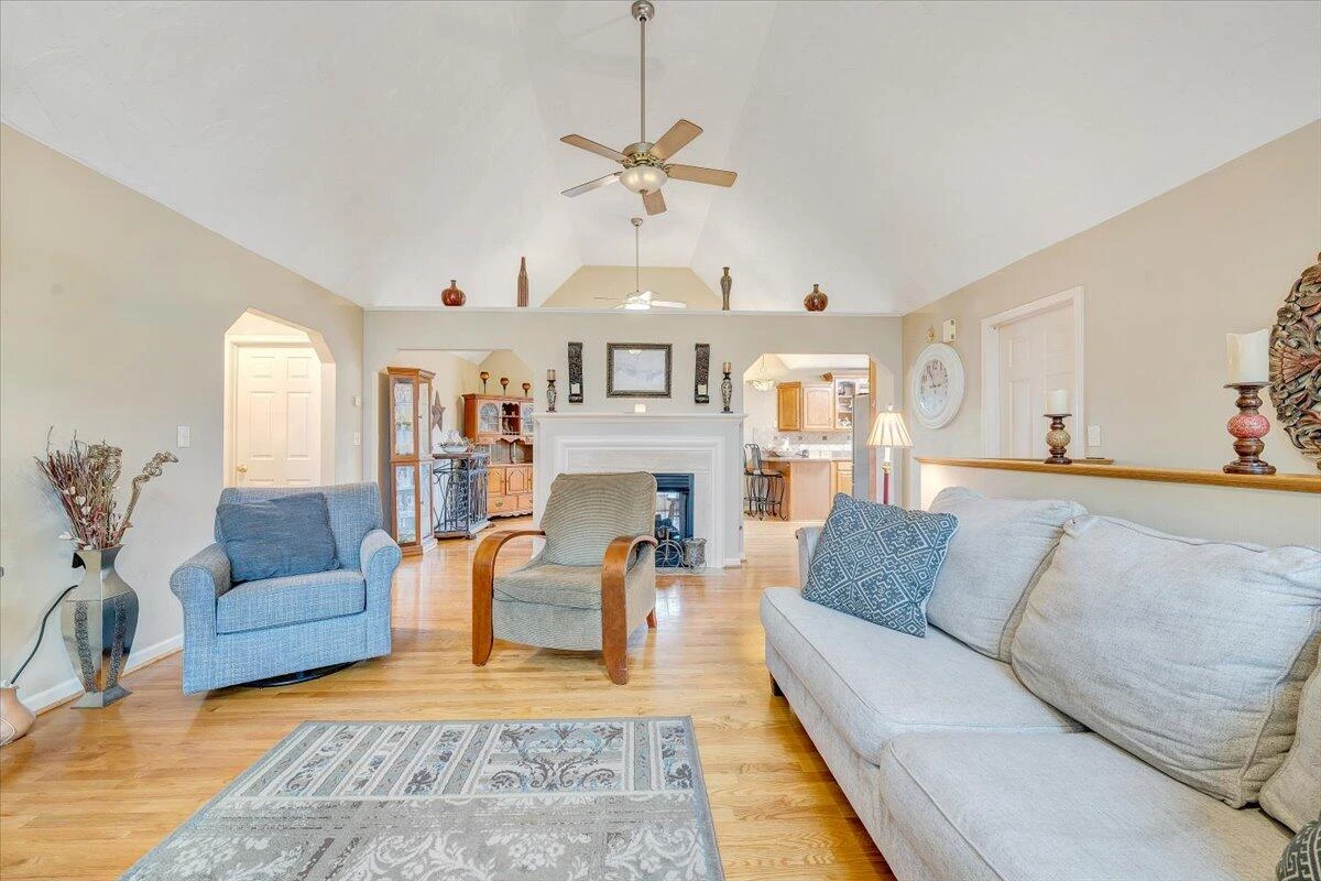 1341 Johnsbury CT - Photo 5
