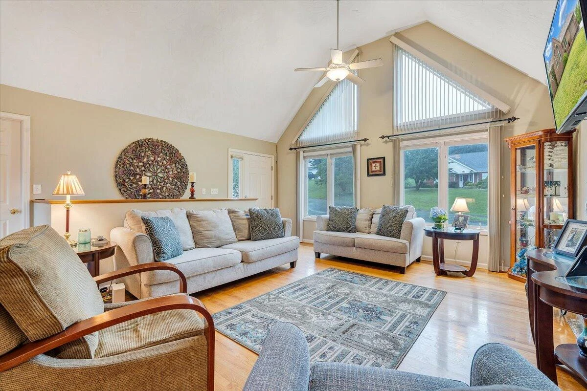 1341 Johnsbury CT - Photo 7