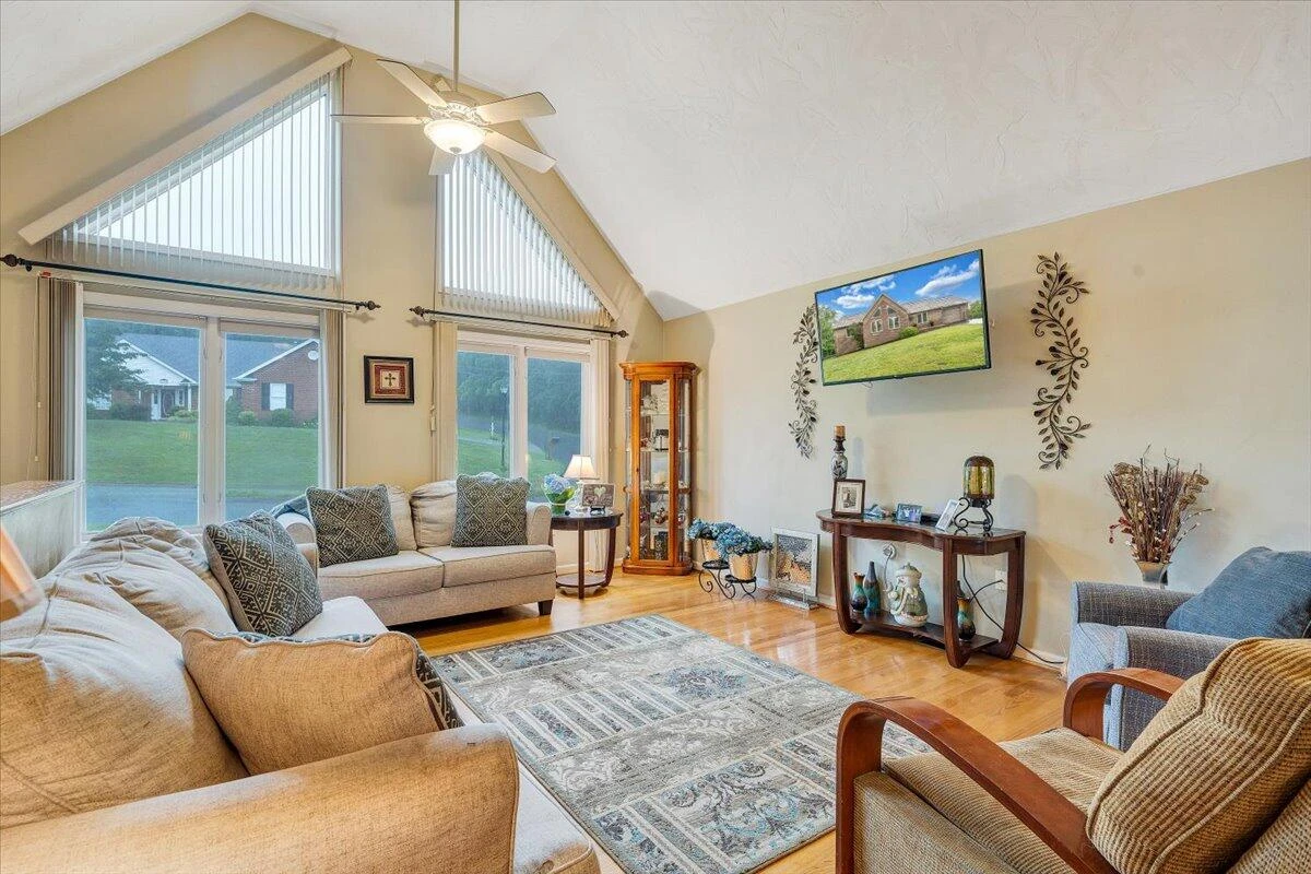 1341 Johnsbury CT - Photo 8