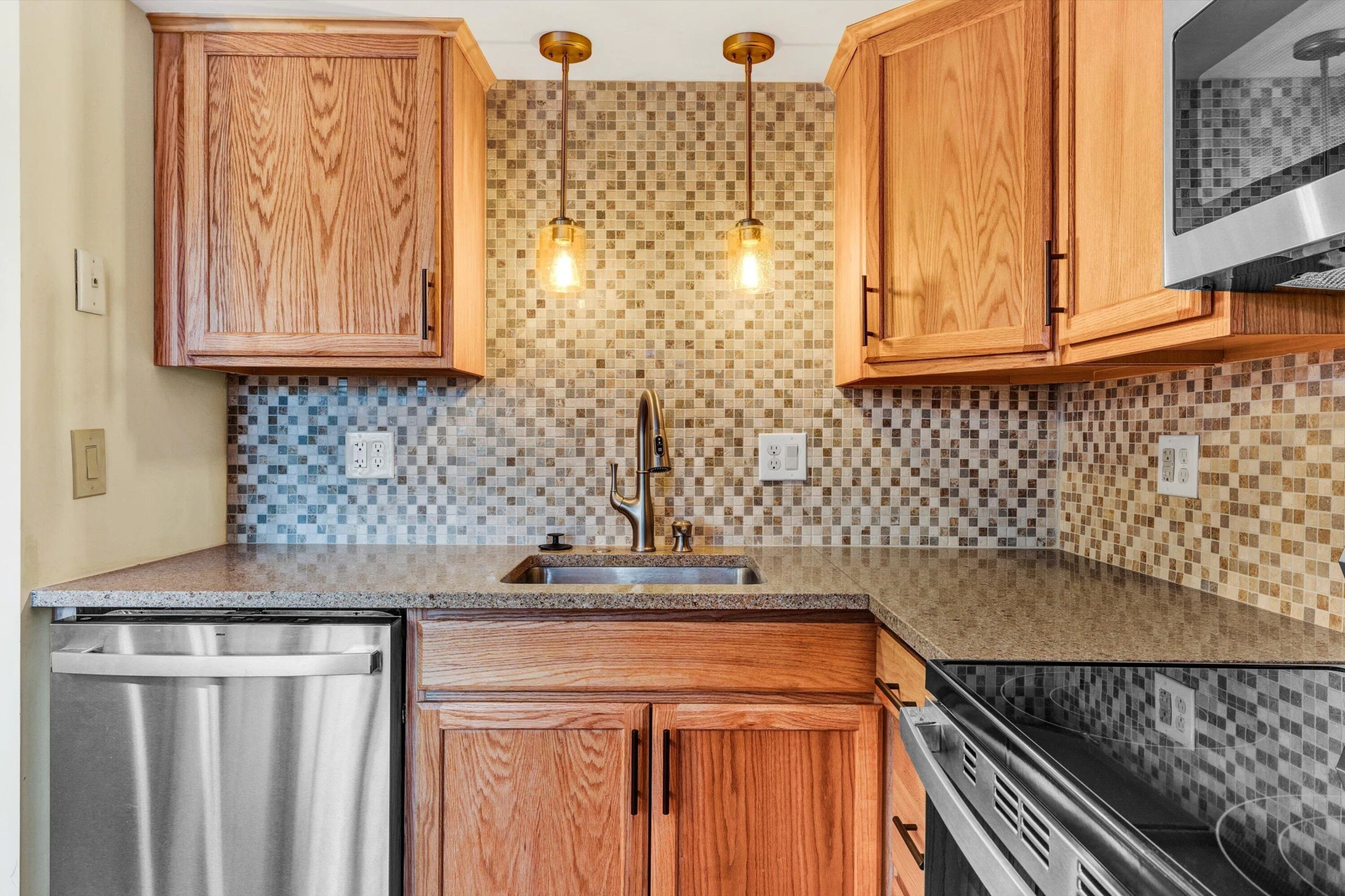 1801 Bluemont AVE #G - Photo 9