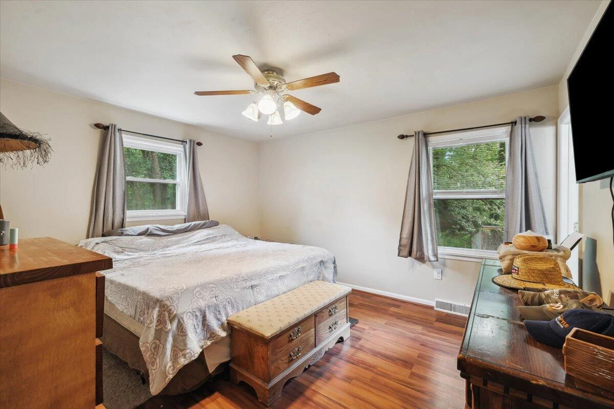 2266 Medford RD - Photo 12