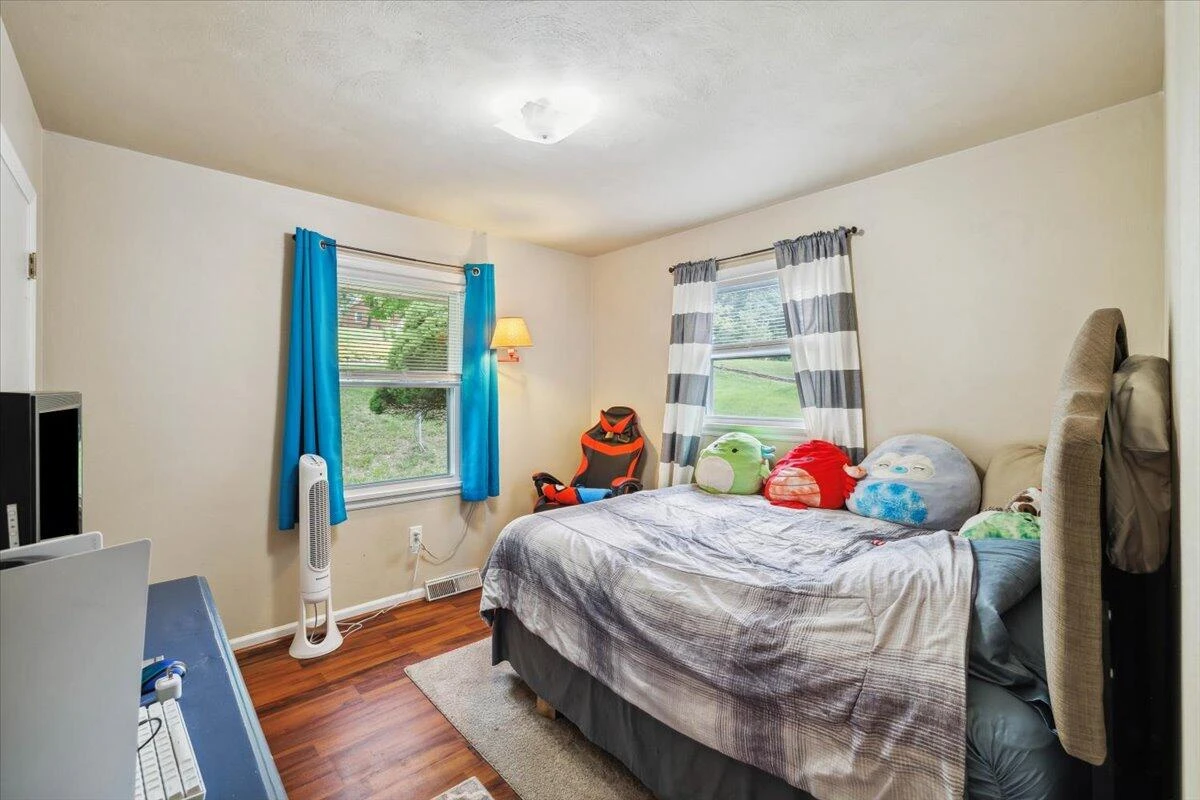 2266 Medford RD - Photo 15