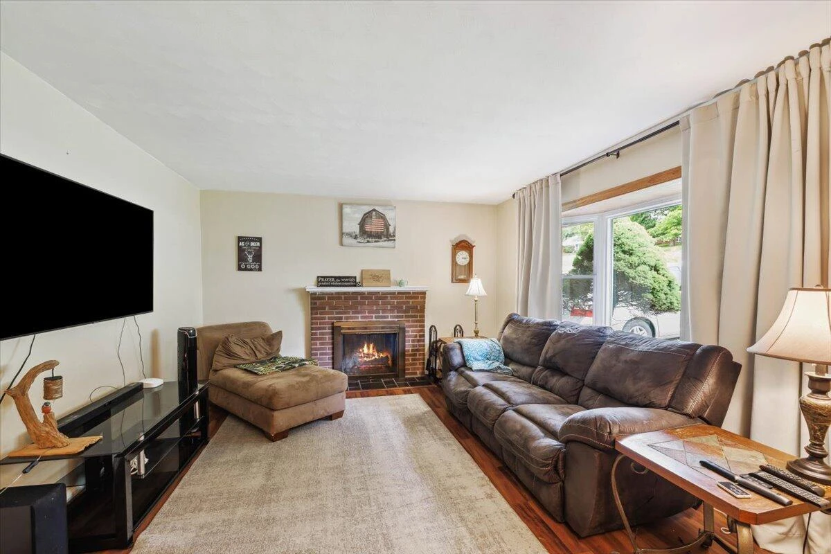 2266 Medford RD - Photo 4