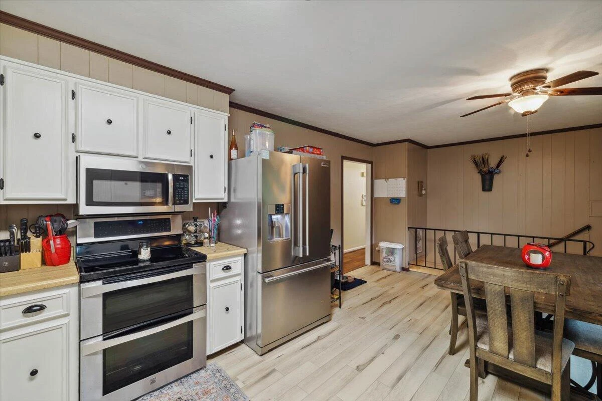 2266 Medford RD - Photo 5