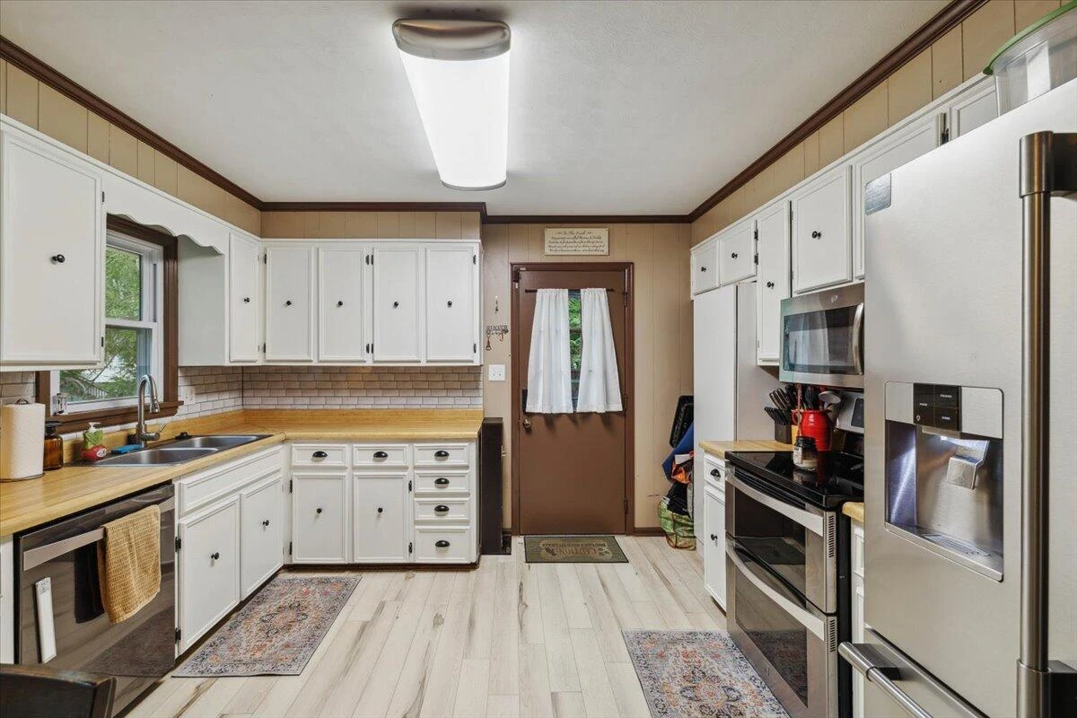 2266 Medford RD - Photo 9